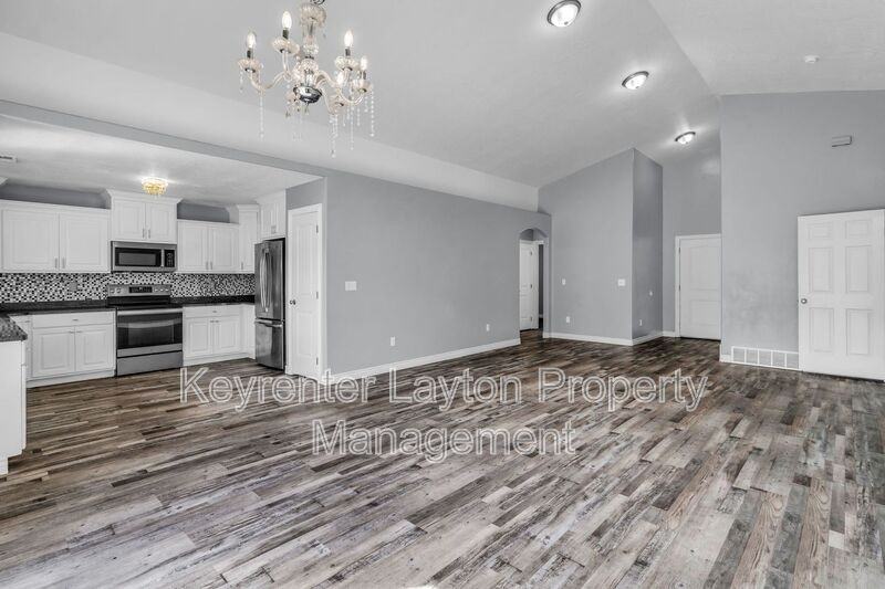 138 Sam Gates Rd - Photo 2 of 28