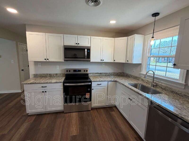 339 E Jerald St - Photo 2 of 16