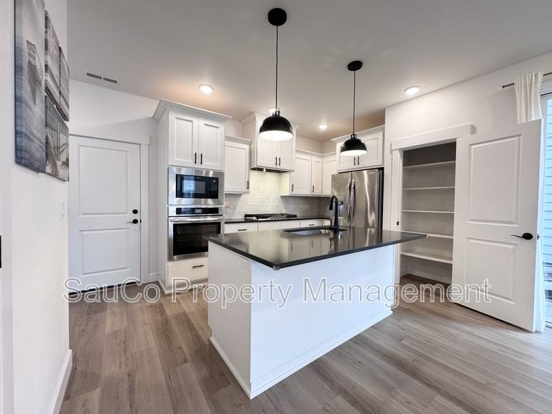 3920 Se 83rd Ave - Photo 5 of 24