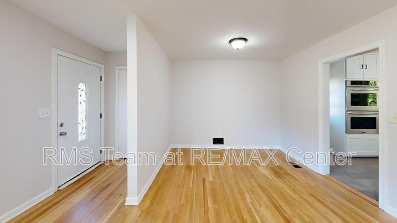 8 Larose Dr Sw - Photo 2 of 21