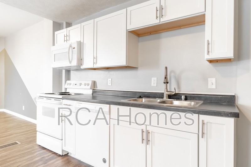 1011 E Legrande Ave - Photo 2 of 12