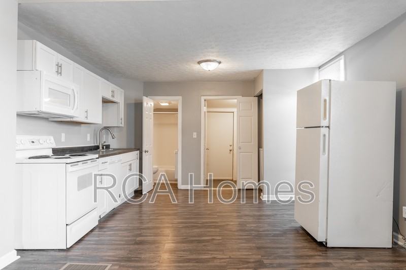 1011 E Legrande Ave - Photo 3 of 12