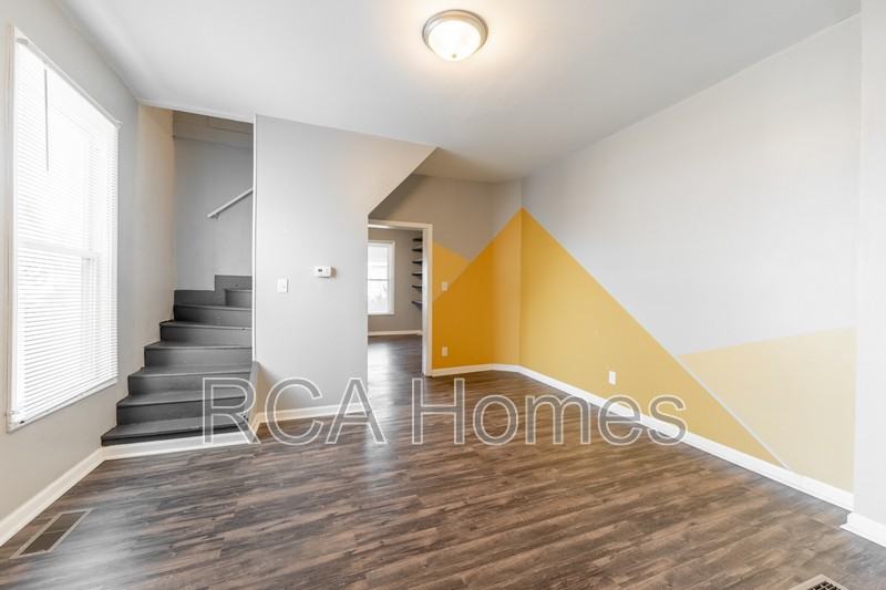 1011 E Legrande Ave - Photo 5 of 12