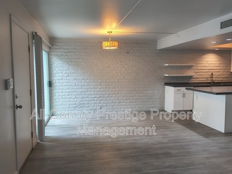 1420 E Bethany Home Rd #23 - Photo 3 of 4