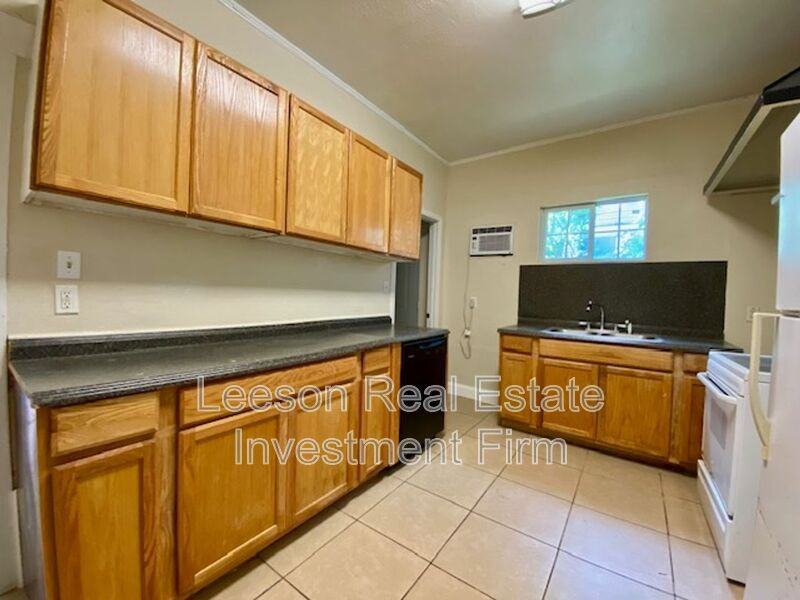 649 Merrick St #B - Photo 7 of 12