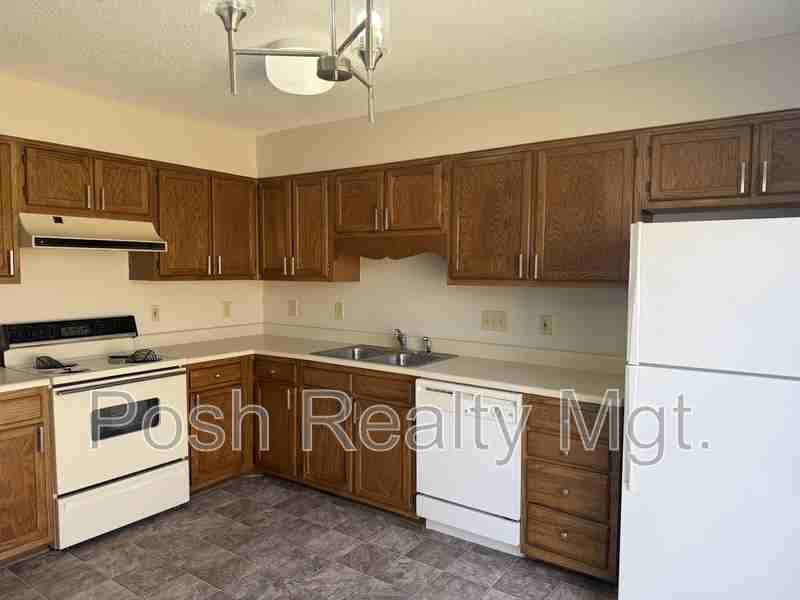 629 Mystic Dr - Photo 3 of 10