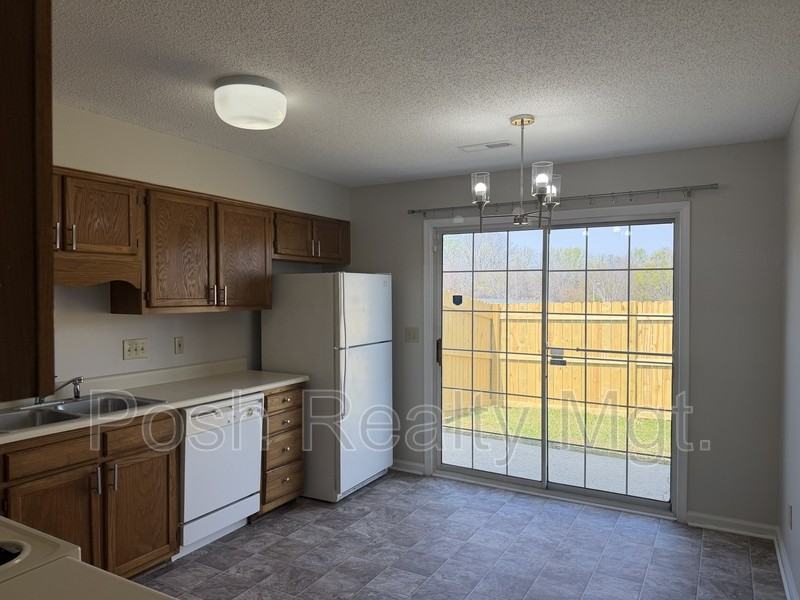 629 Mystic Dr - Photo 4 of 10