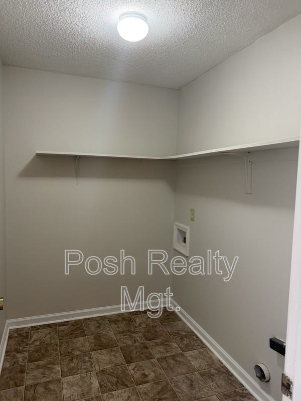 629 Mystic Dr - Photo 5 of 10