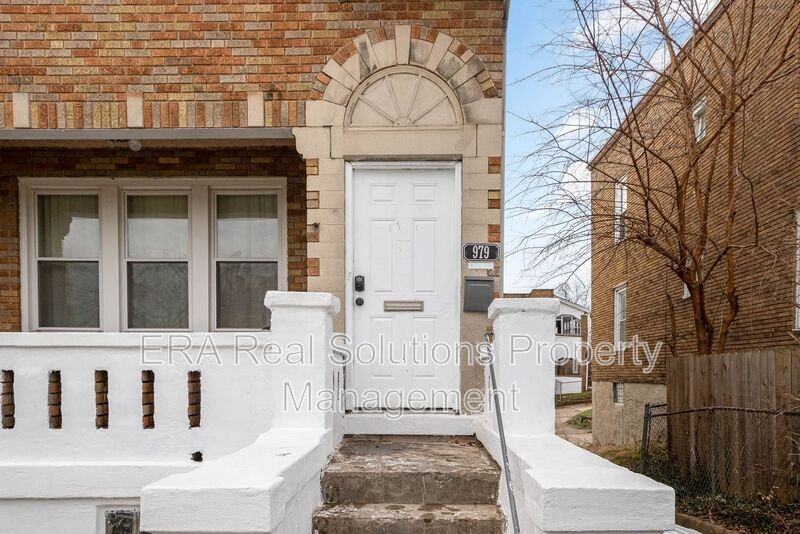 979 Burton Ave - Photo 3 of 18