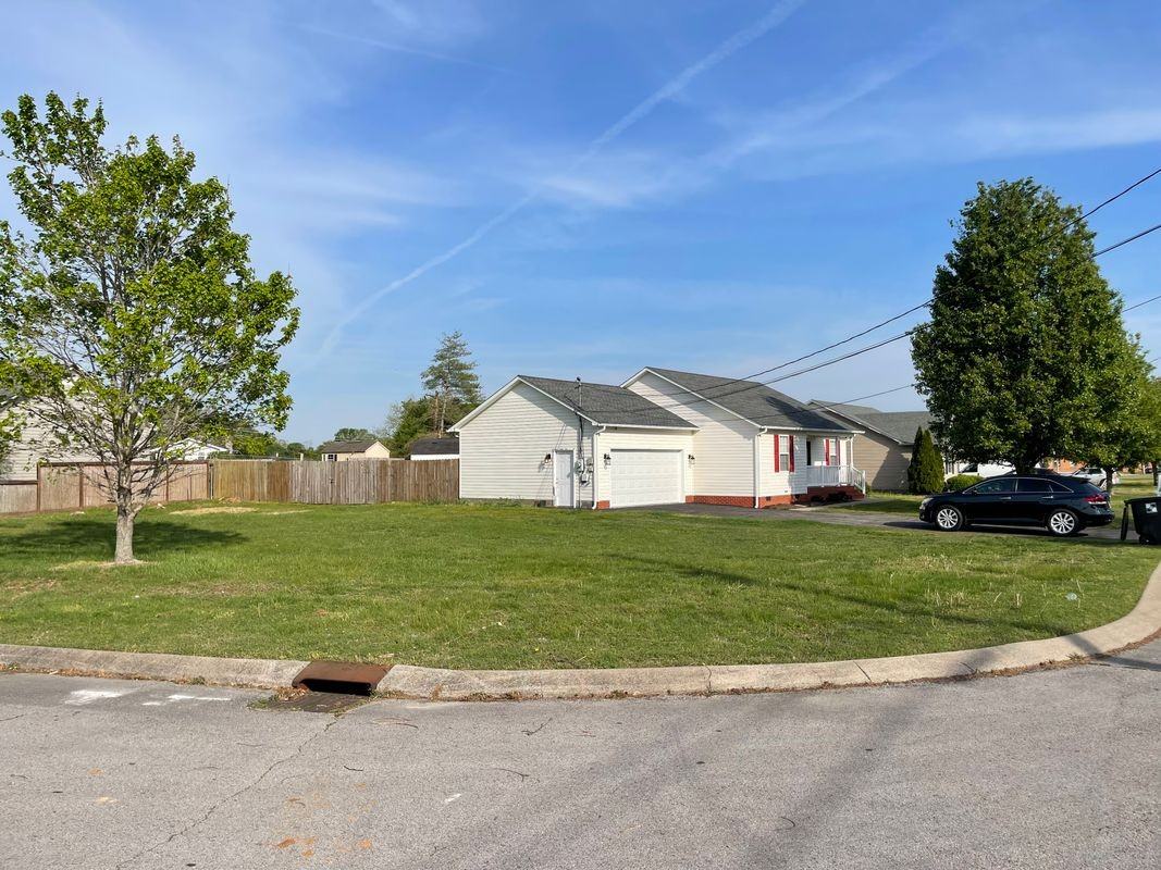 1610 Robert Rd - Photo 3 of 31