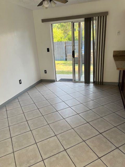 715 Crane St - Photo 2 of 8