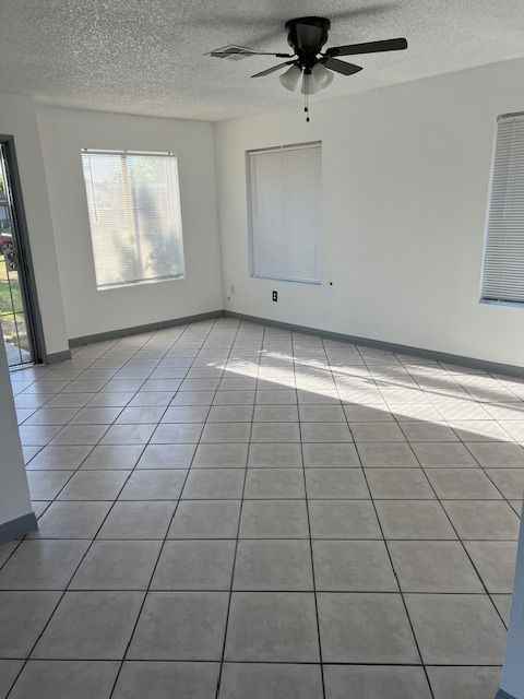 715 Crane St - Photo 5 of 8