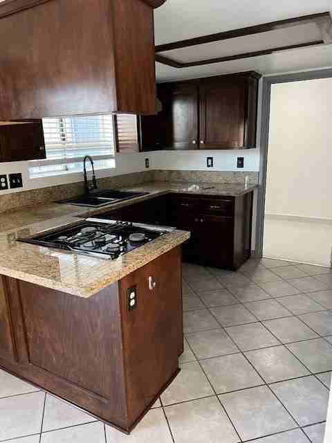 715 Crane St - Photo 6 of 8