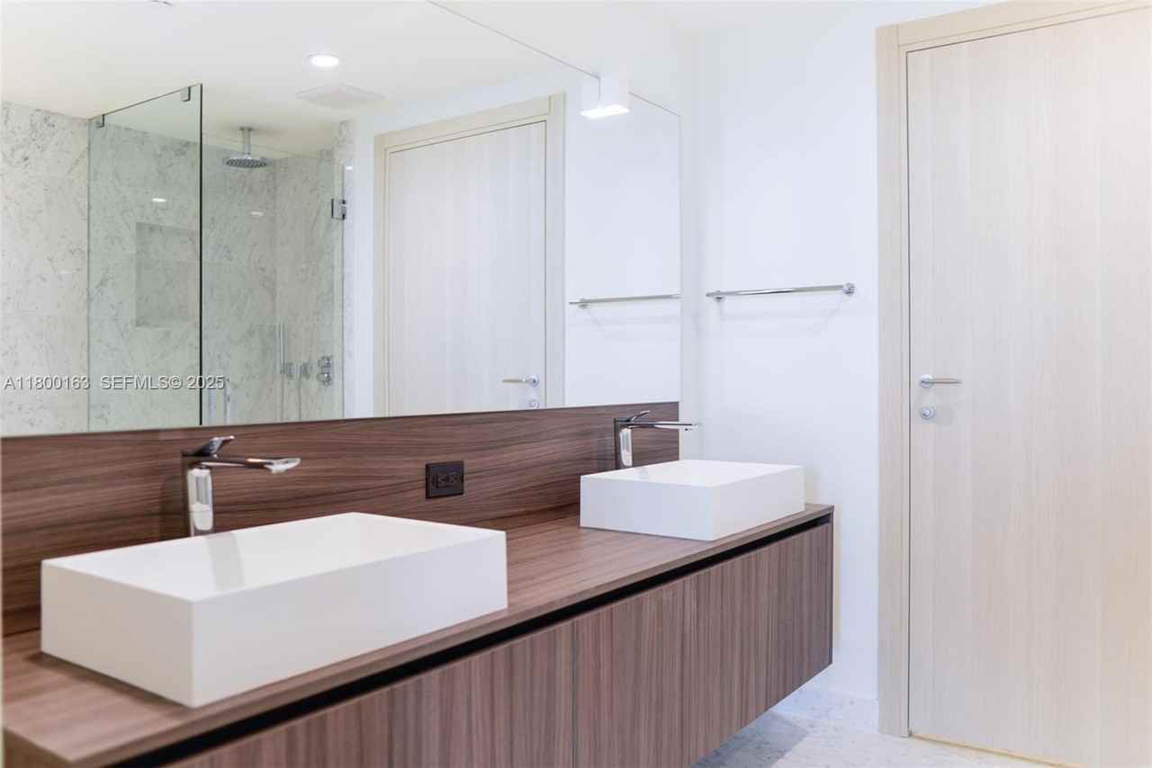 1000 Brickell Plaza #2910 - Photo 7 of 23