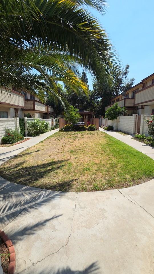 1452 E 5th St #3 - Photo 3 of 24