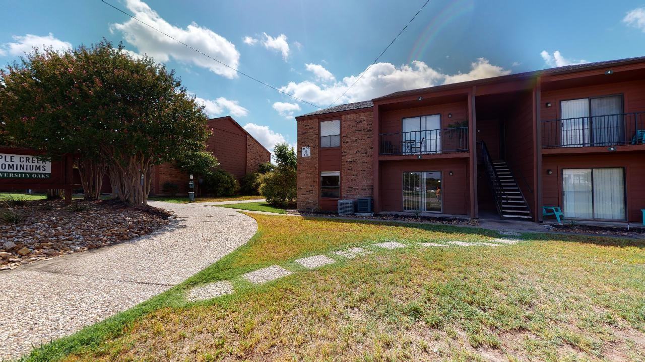 904 University Oaks Blvd #1 - Photo 3 of 24