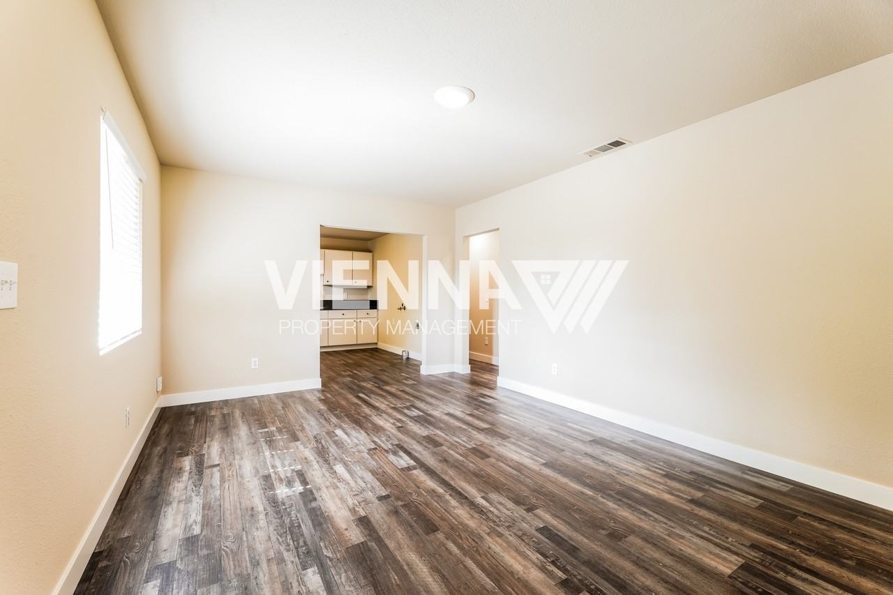 500 4th St - Photo 4 of 10