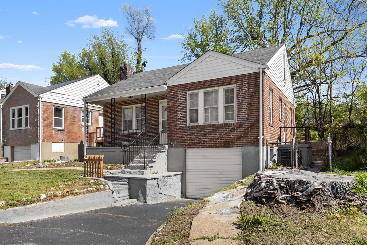 2617 Avie Dr - Photo 2 of 23