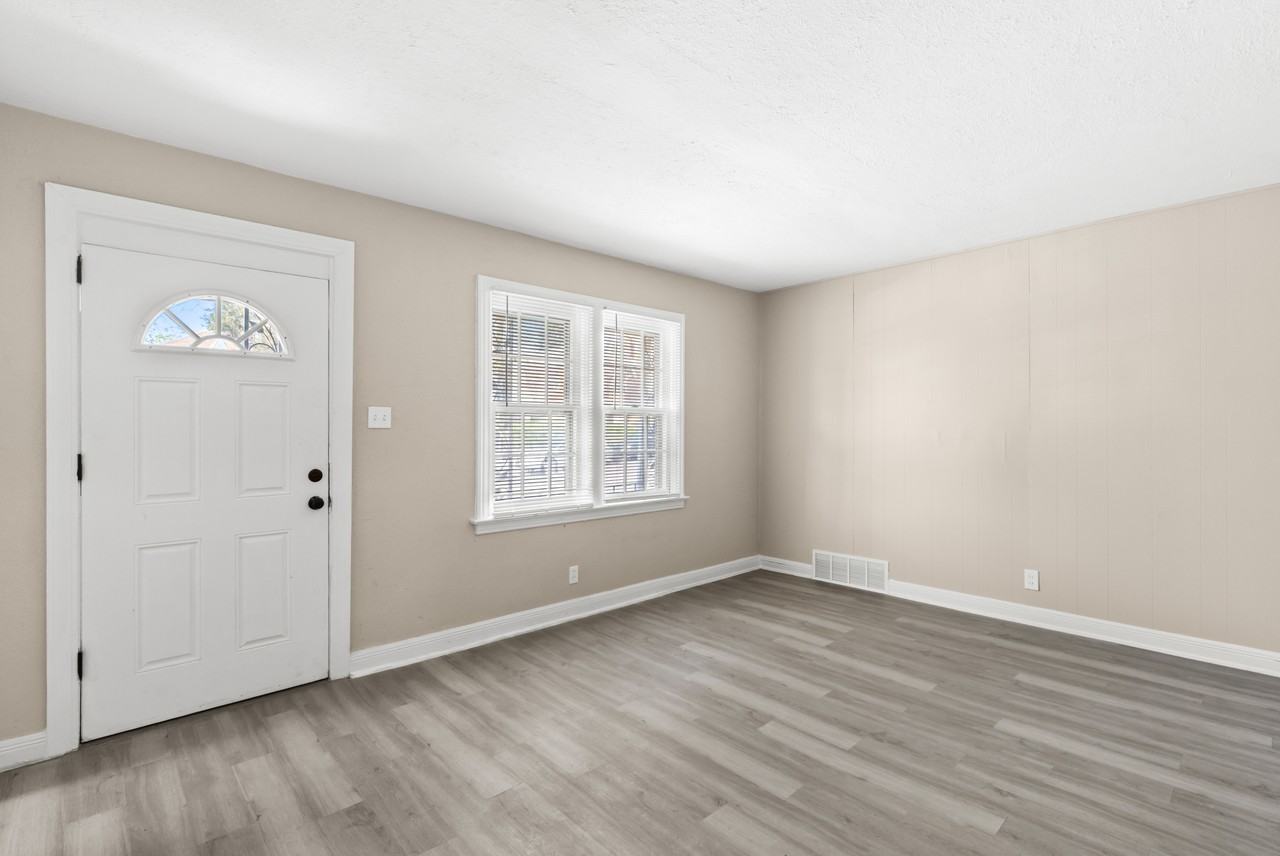 2617 Avie Dr - Photo 3 of 23