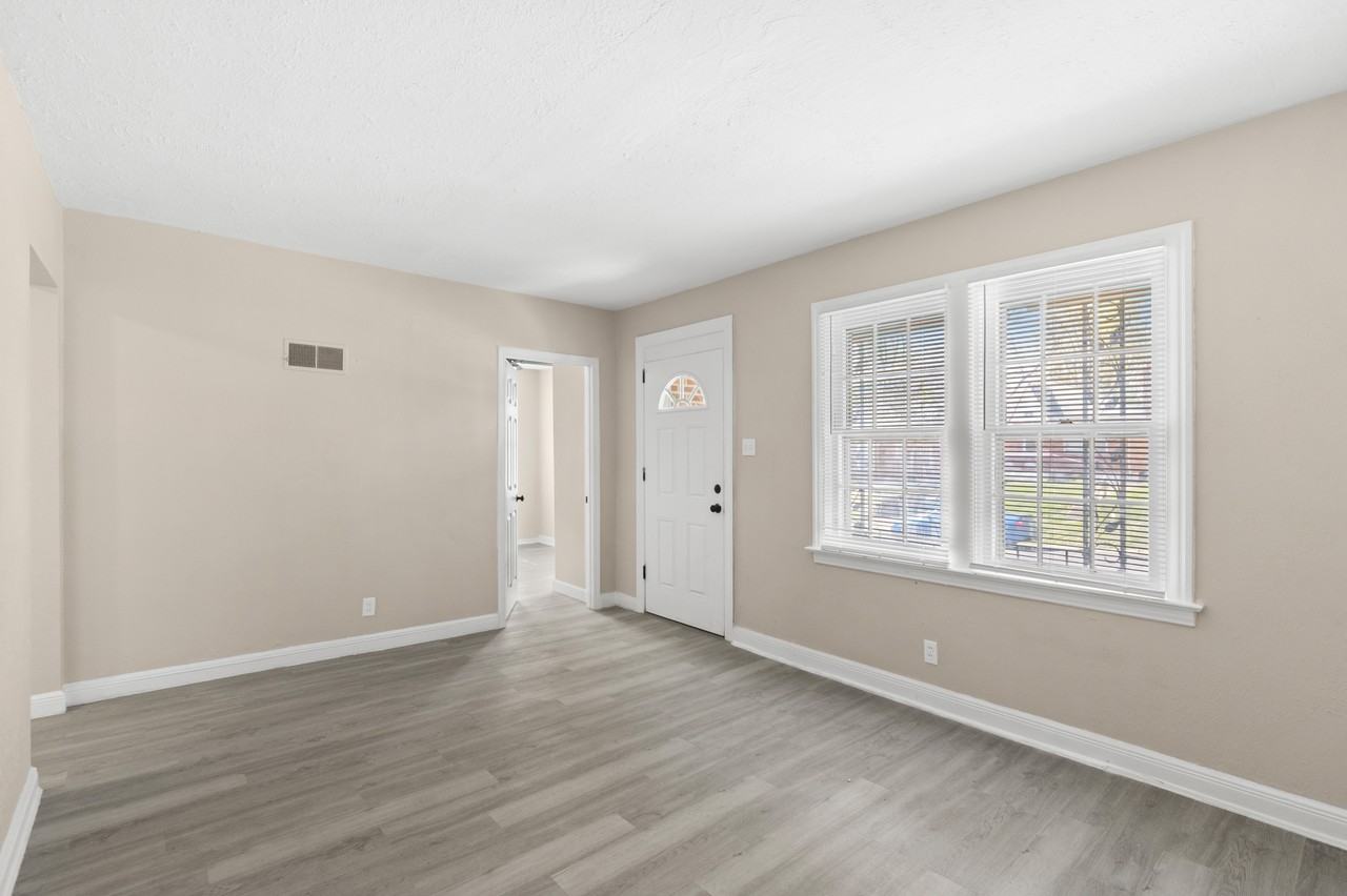 2617 Avie Dr - Photo 4 of 23