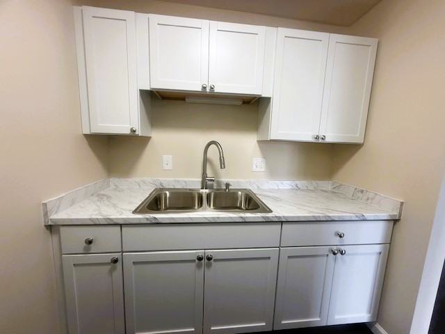 1741 W Onondaga St - Photo 7 of 15
