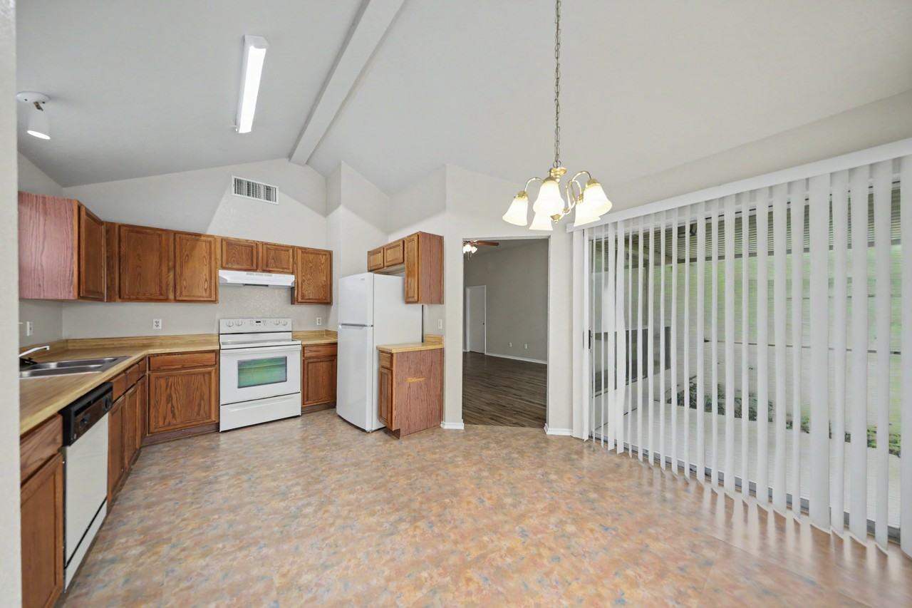 4609 High Pointe Dr - Photo 5 of 22