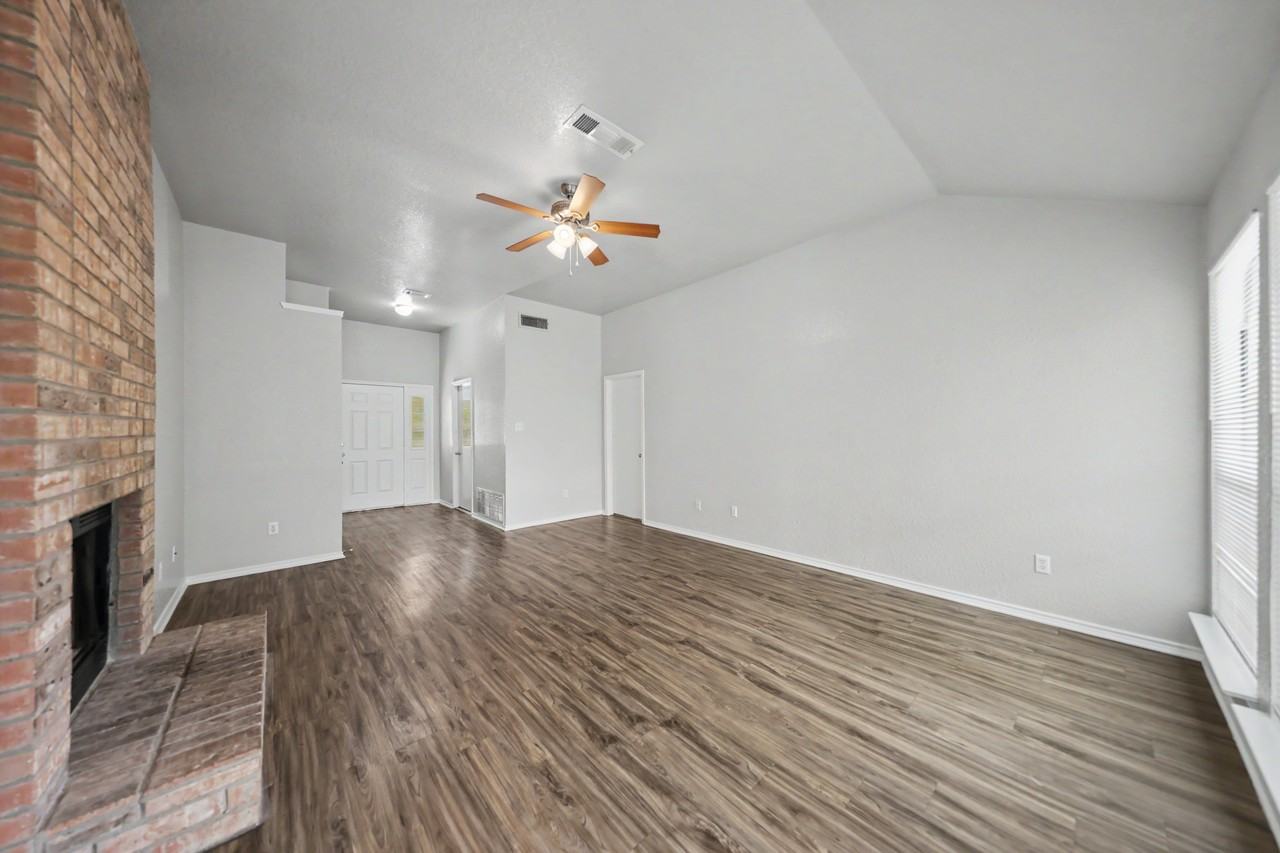 4609 High Pointe Dr - Photo 6 of 22