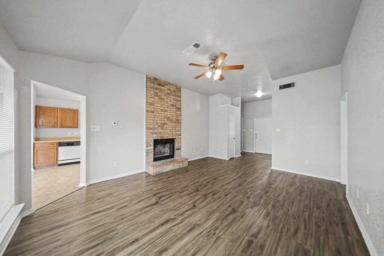 4609 High Pointe Dr - Photo 7 of 22