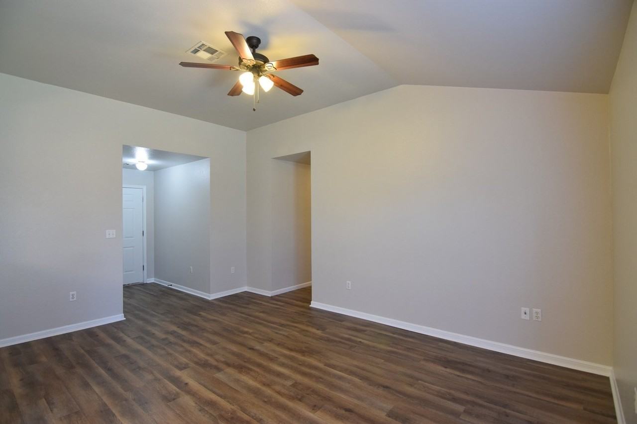 5118 Williams Dr - Photo 6 of 16