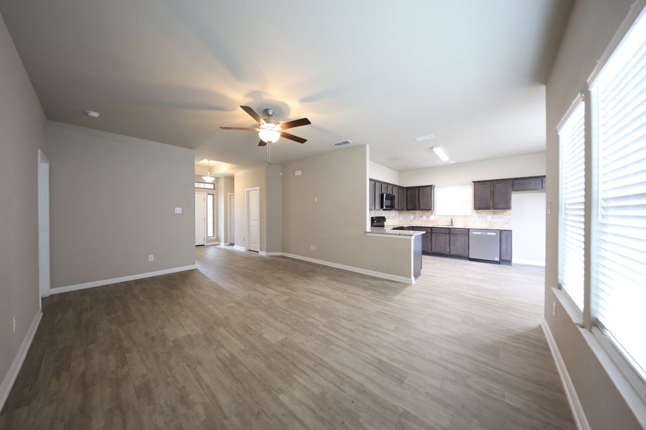 1117 Lakeway Crossing Dr - Photo 6 of 22