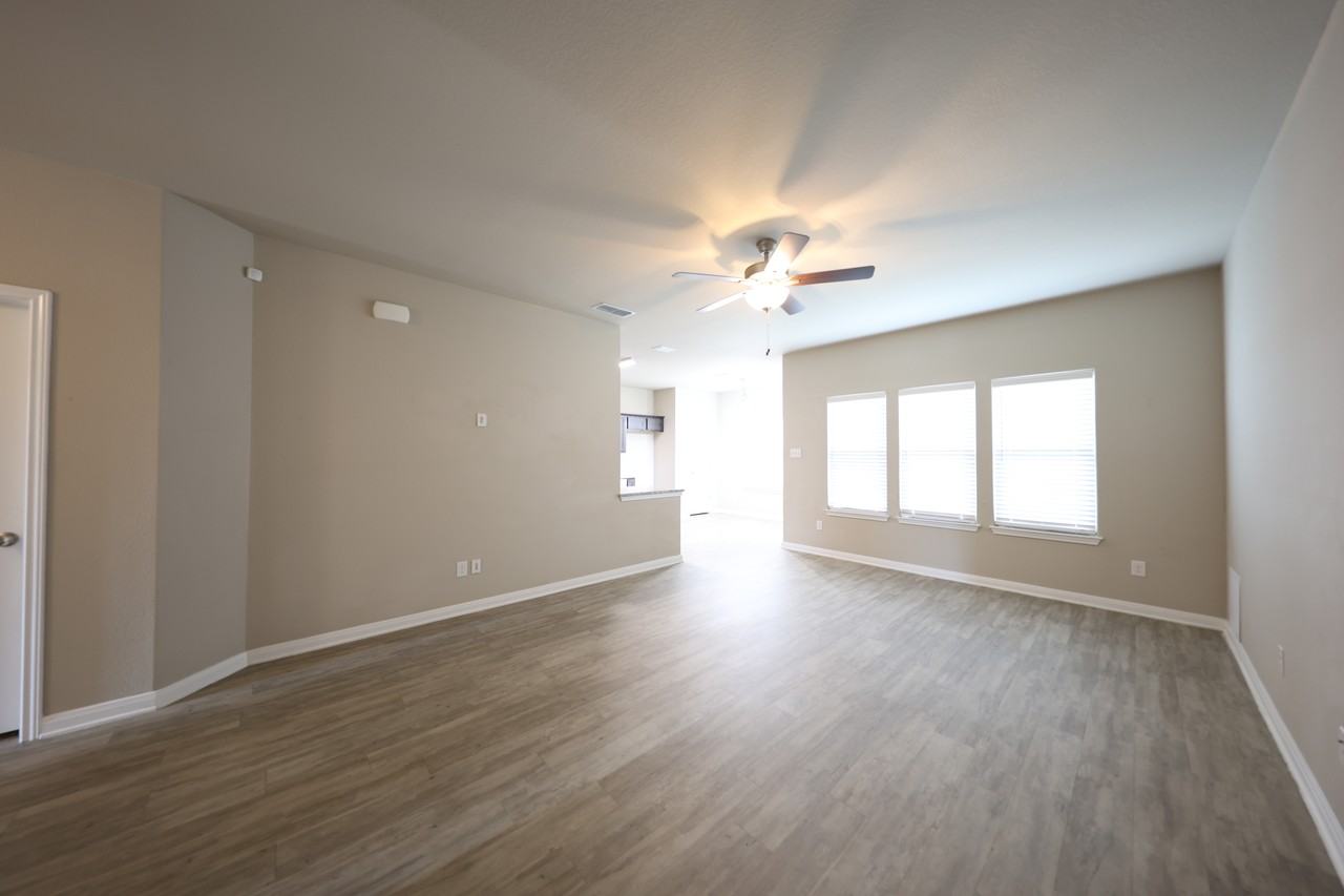 1117 Lakeway Crossing Dr - Photo 7 of 22