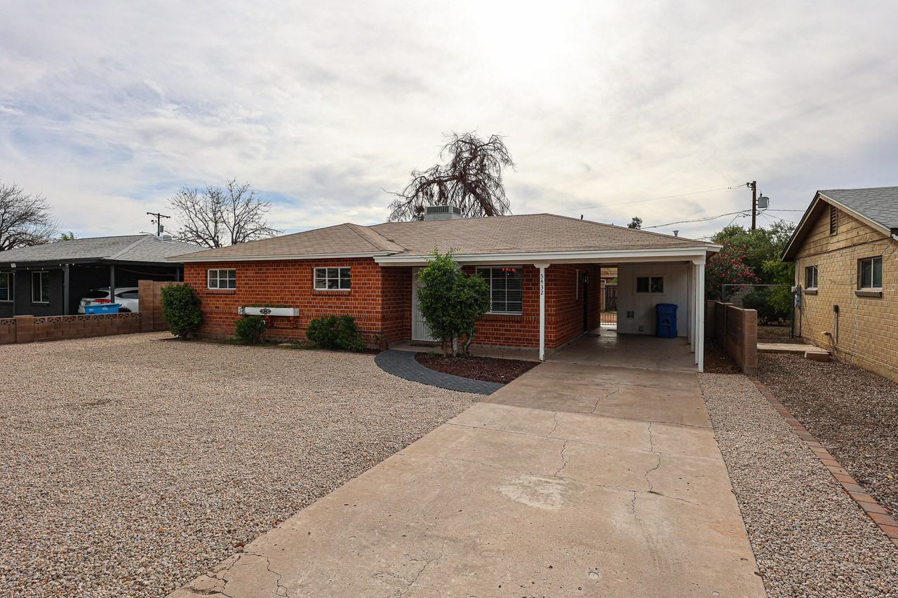 3432 N 23rd Ave - Photo 2 of 32