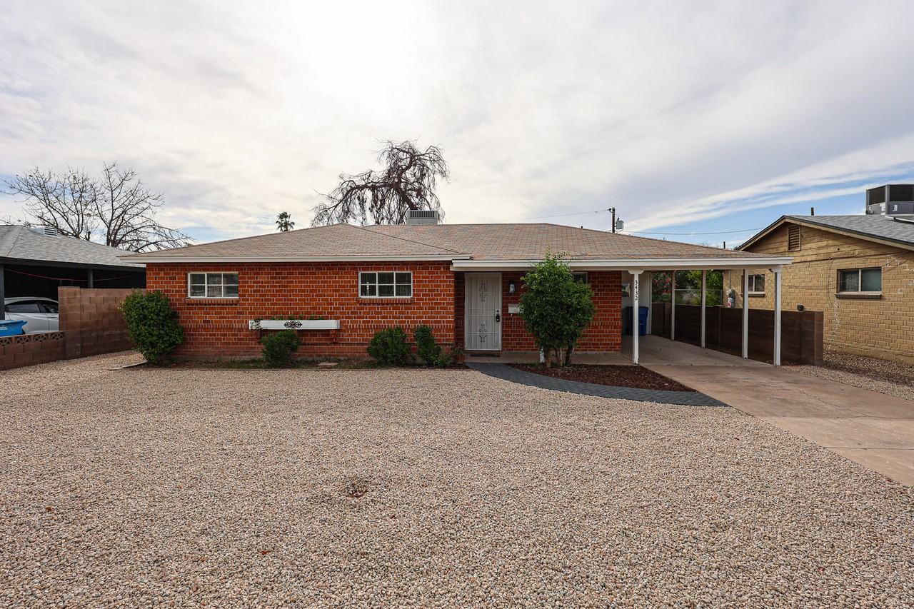 3432 N 23rd Ave - Photo 3 of 32