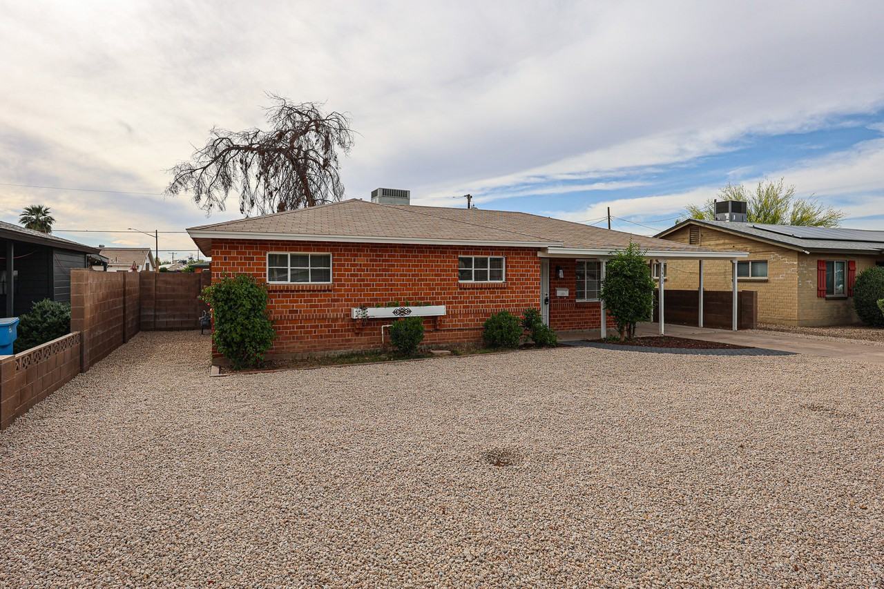 3432 N 23rd Ave - Photo 4 of 32