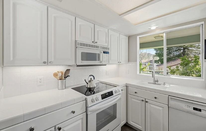 1501 Ptarmigan Dr #1C - Photo 6 of 12