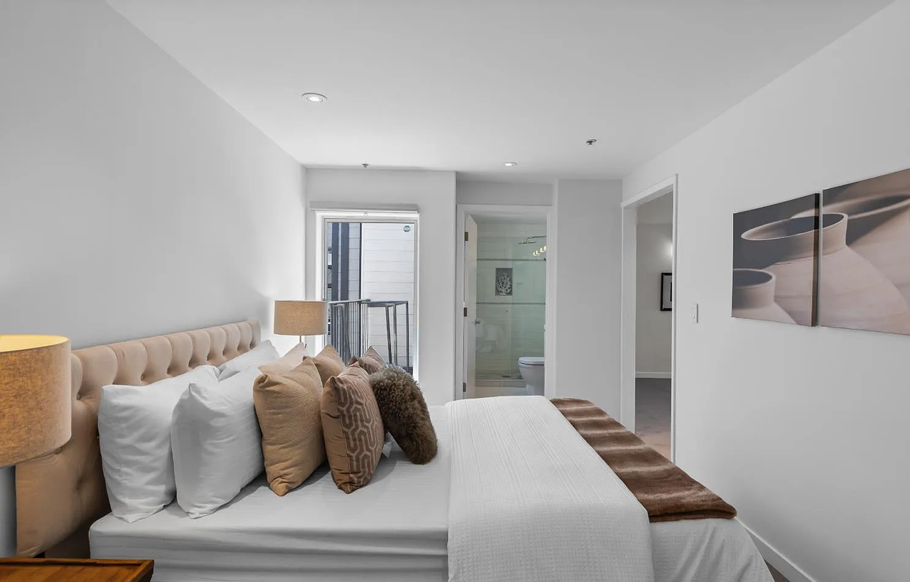 229 8th St #3 - Photo 5 of 27