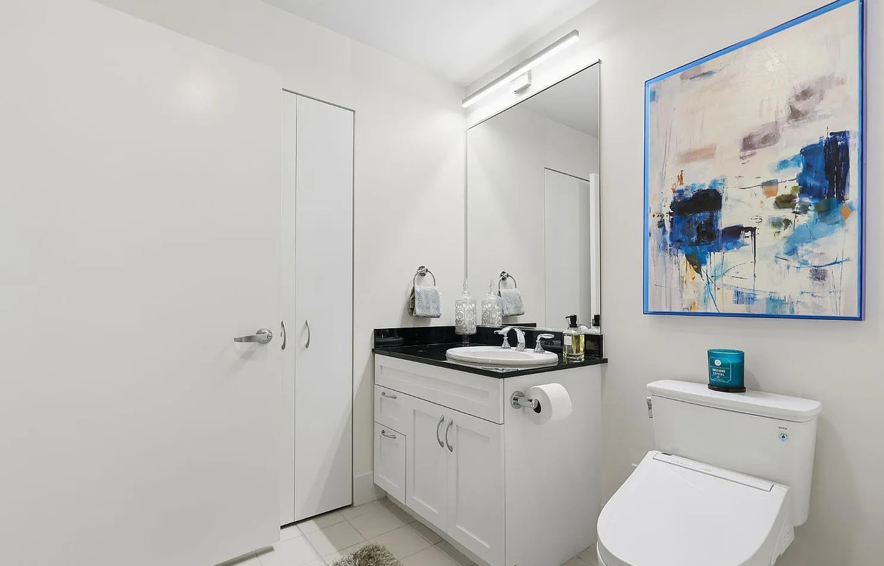 250 King St #1304 - Photo 2 of 23