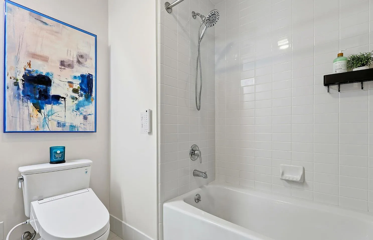 250 King St #1304 - Photo 6 of 23