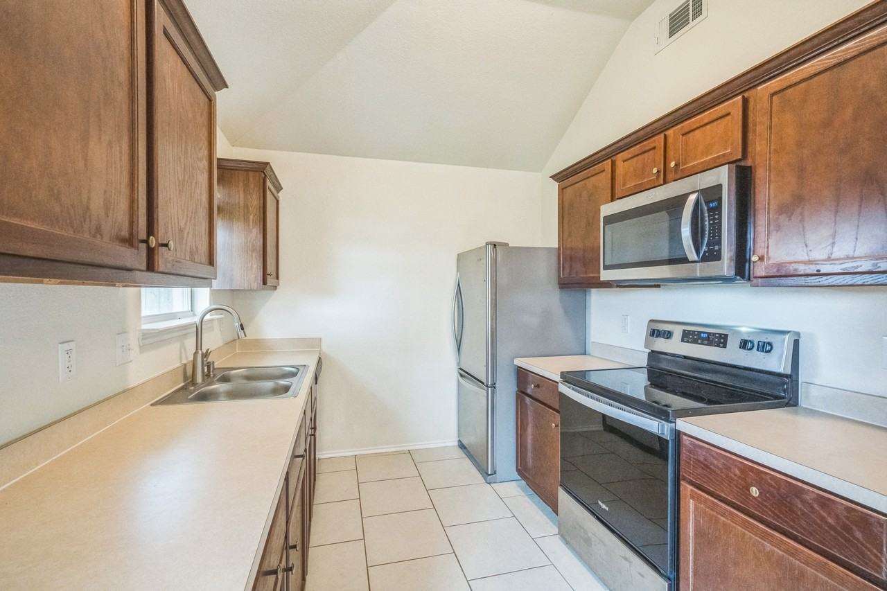 224 Amber Ln - Photo 5 of 16