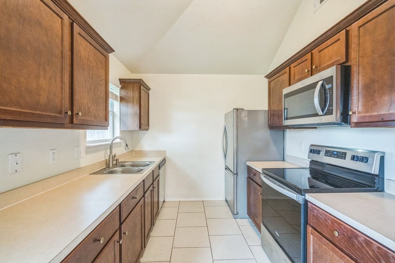 224 Amber Ln - Photo 6 of 16