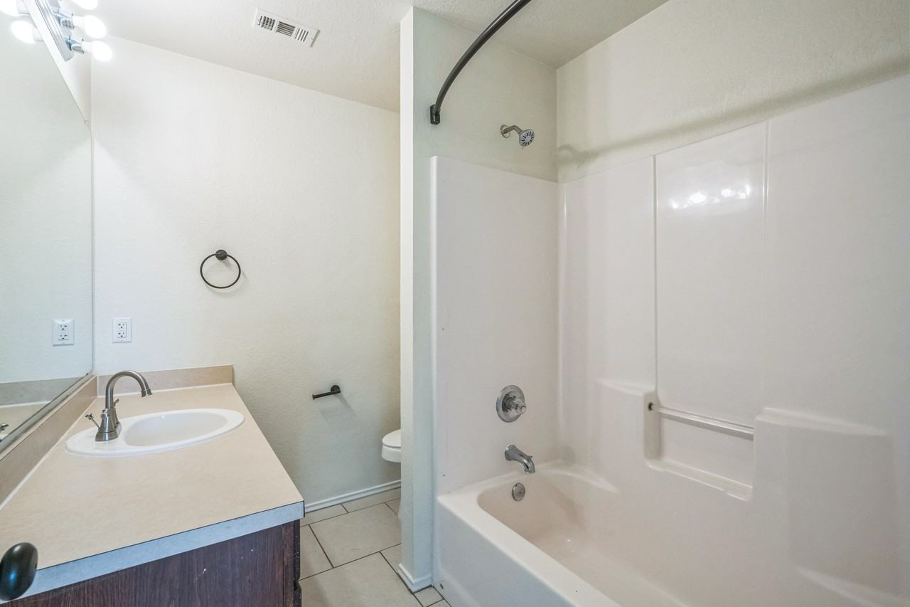 224 Amber Ln - Photo 7 of 16