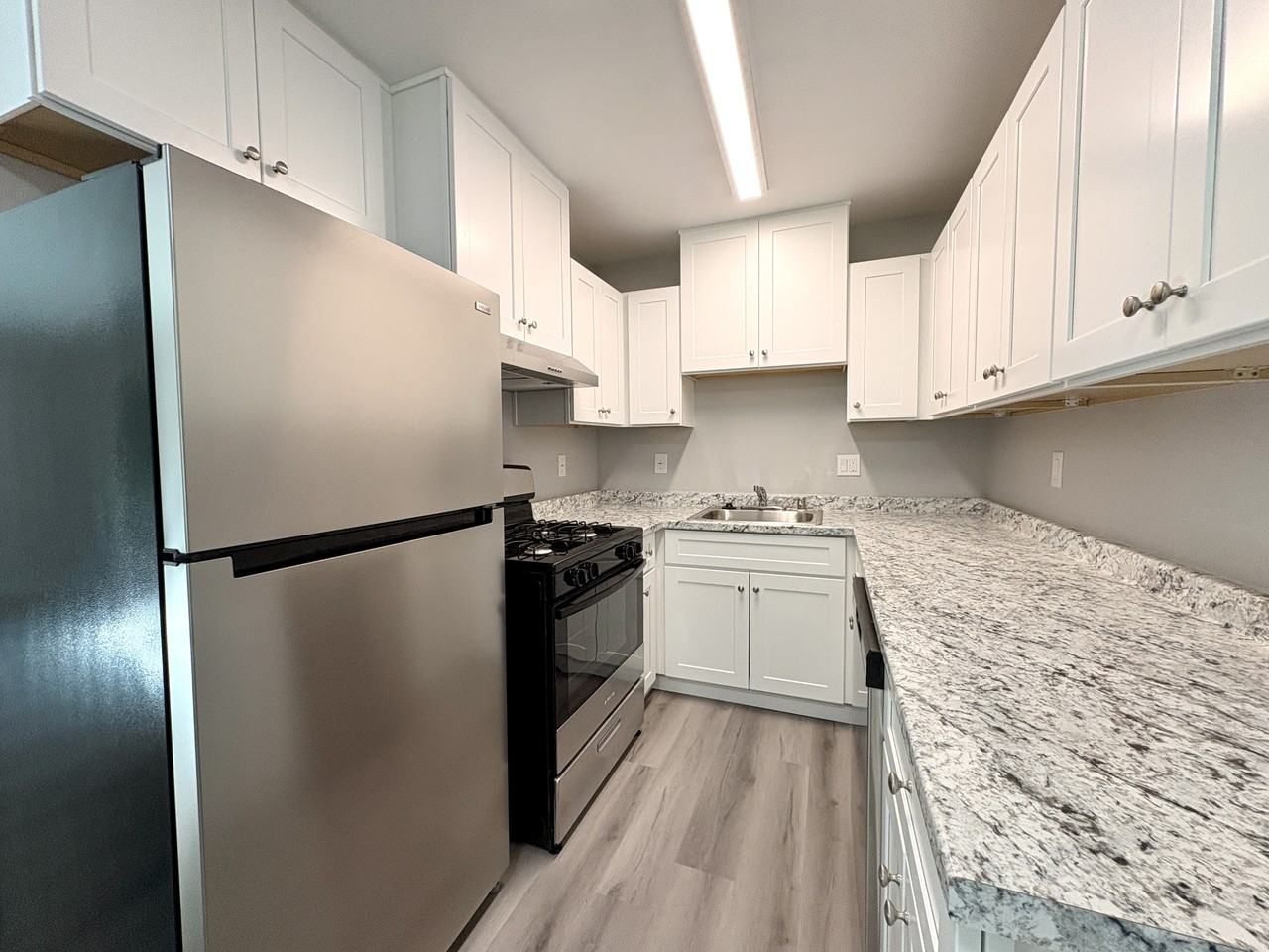 206 Pine St - Photo 2 of 13