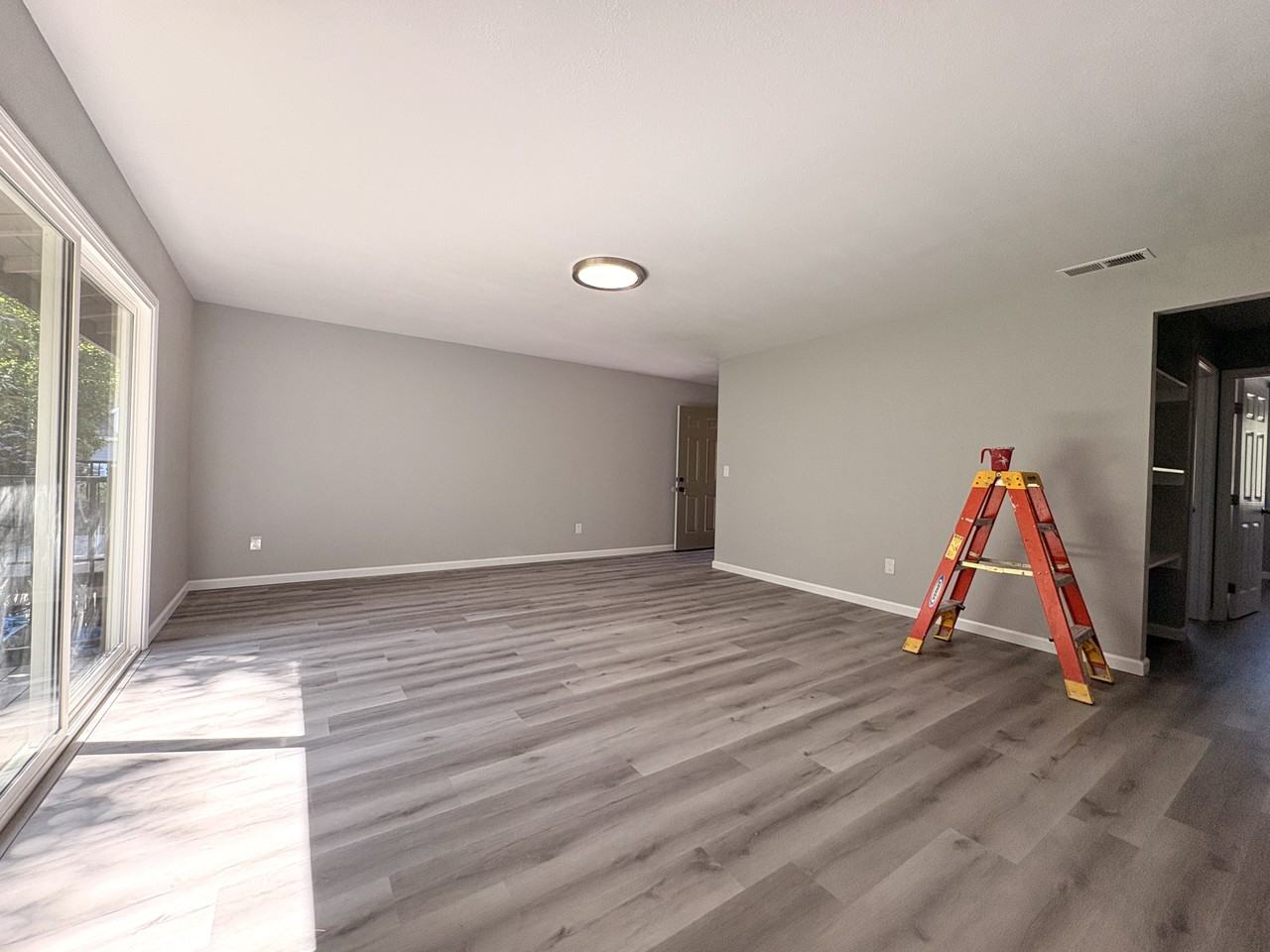 206 Pine St - Photo 4 of 13