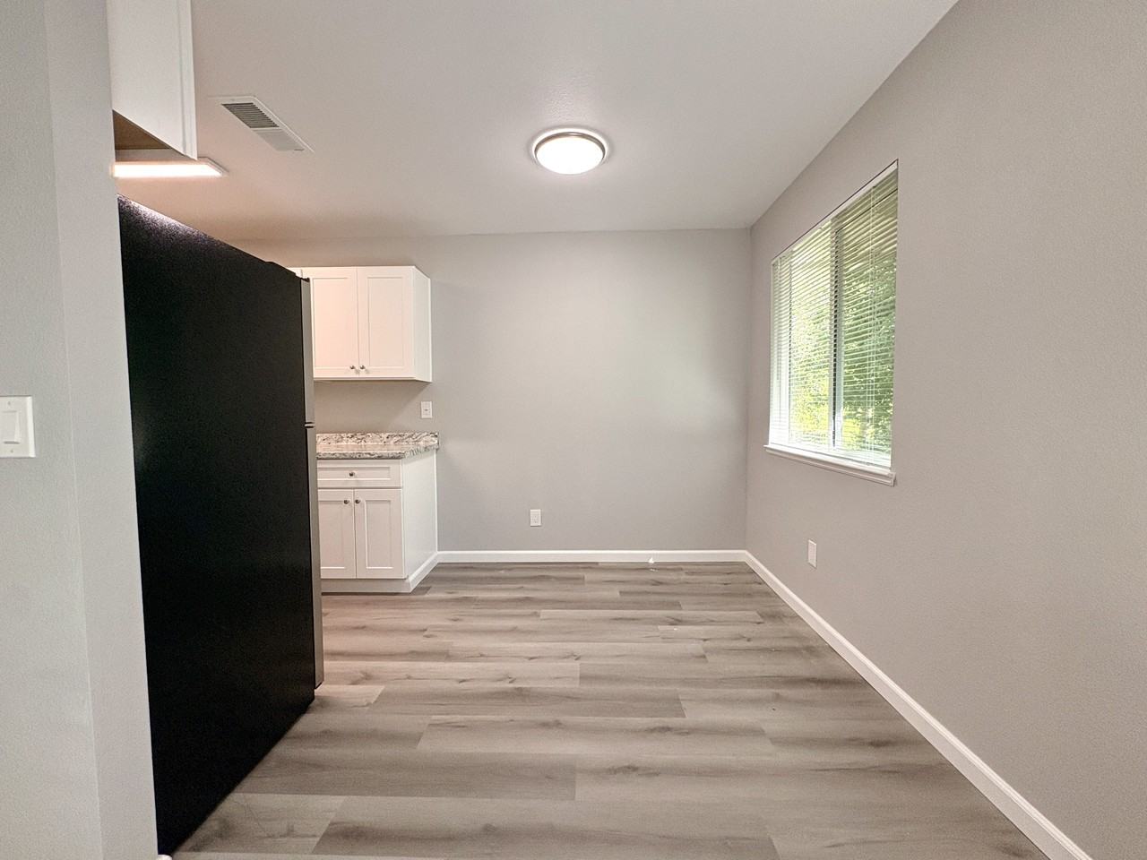 206 Pine St - Photo 5 of 13