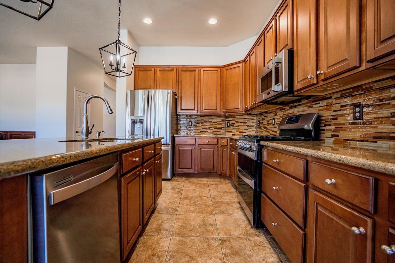 17564 W Verdin Rd - Photo 4 of 41