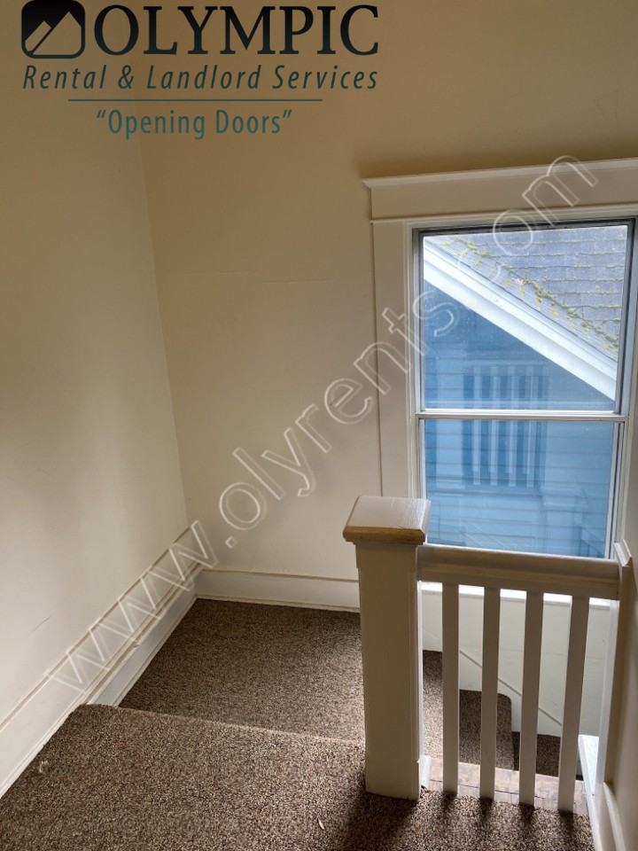 2108 Capitol Way S - Photo 3 of 11