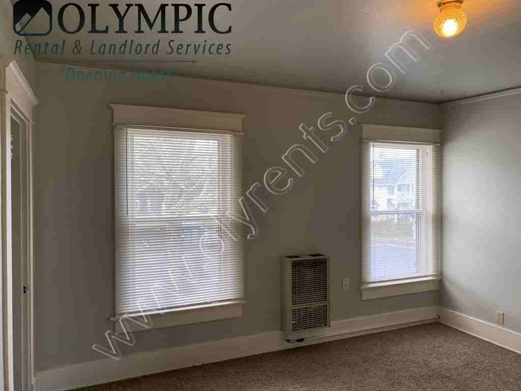 2108 Capitol Way S - Photo 4 of 11