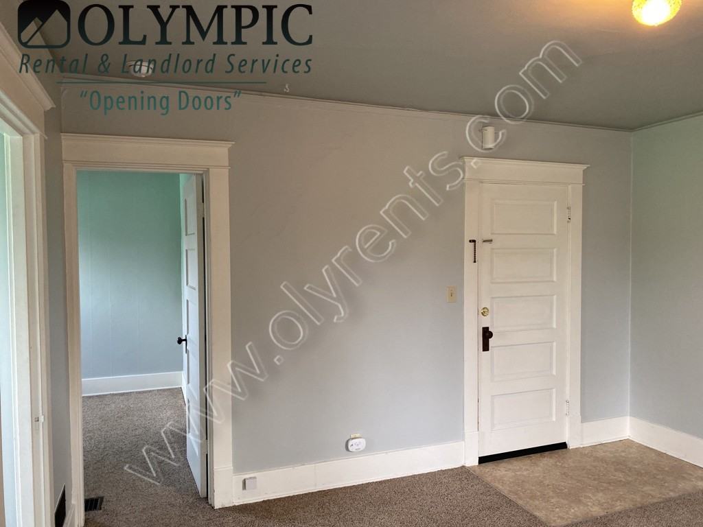 2108 Capitol Way S - Photo 5 of 11