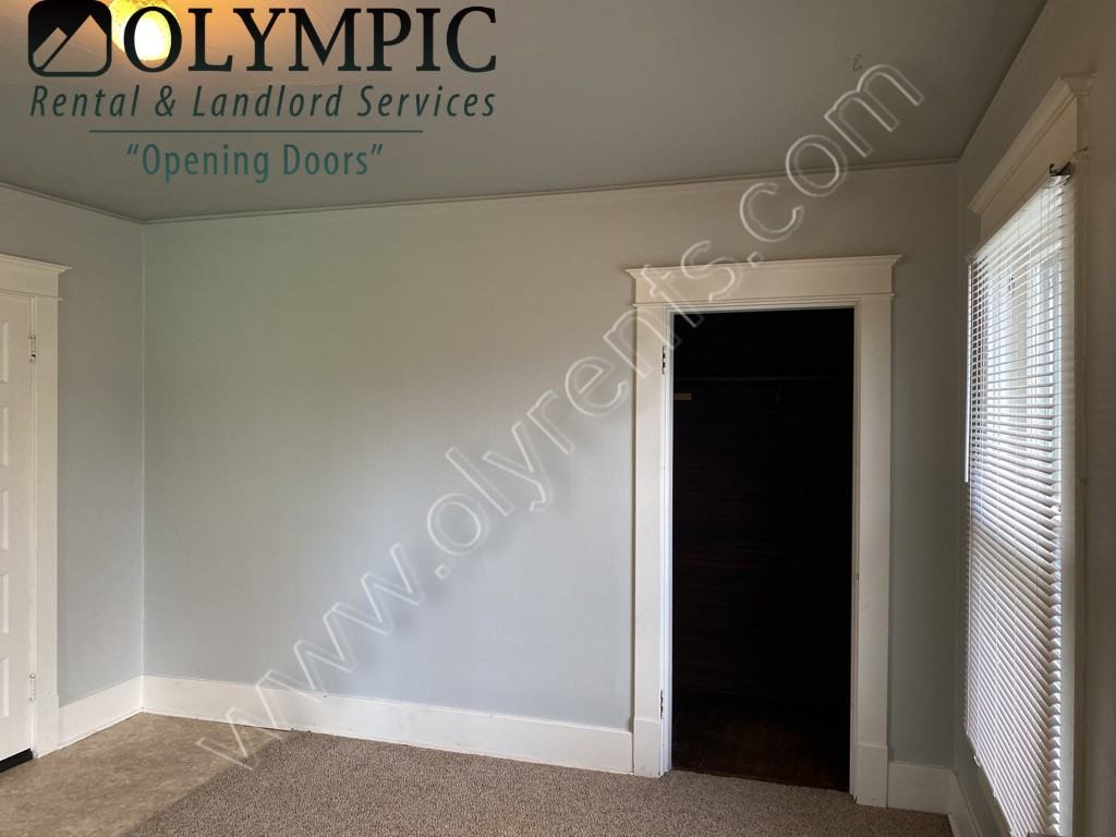 2108 Capitol Way S - Photo 6 of 11