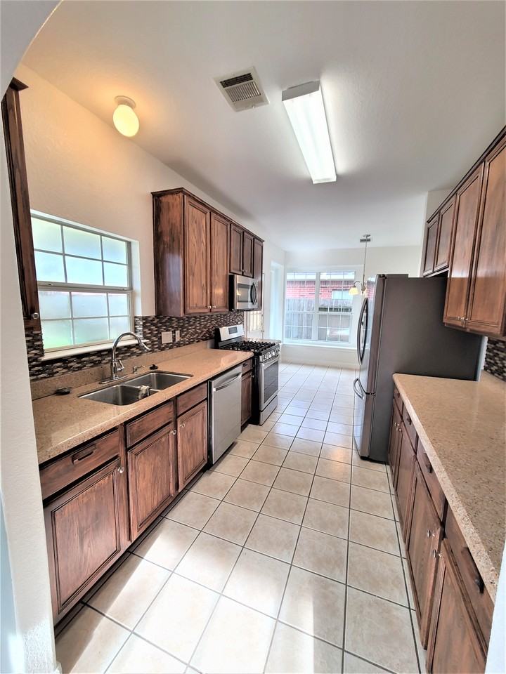 10026 Gil Jr Ln - Photo 6 of 14